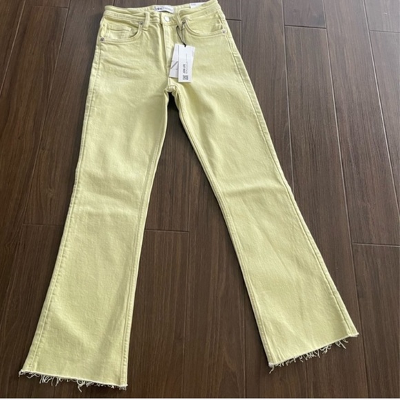 Zara Women’s Pale Yellow High Rise Frayed Hem Straight Boyfriend Crop Jeans - Picture 2 of 7